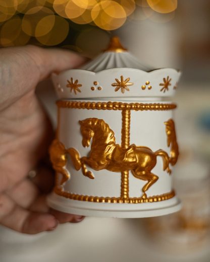 Свічка в гіпсовому кашпо "Карусель" з соєвого воску, ручної роботи - Зображення 10